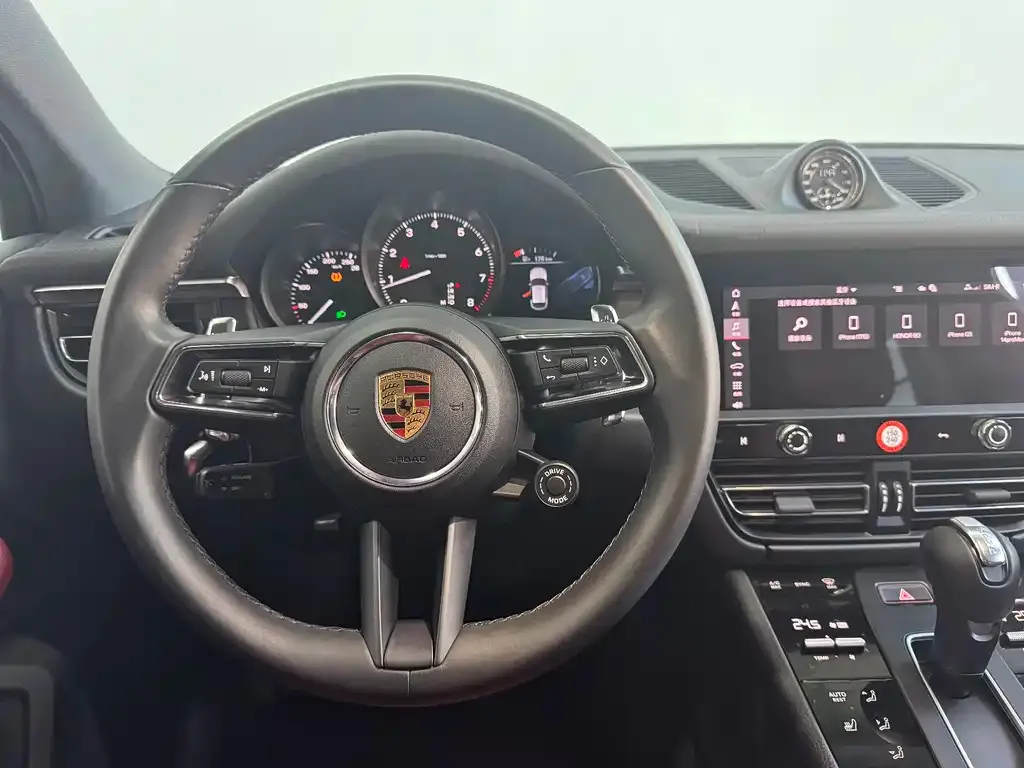 Porsche Macan — фото 9