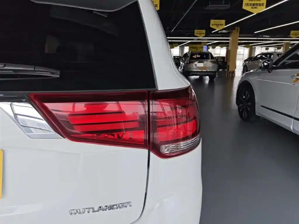 Mitsubishi Outlander 2022 из CN, фото 5