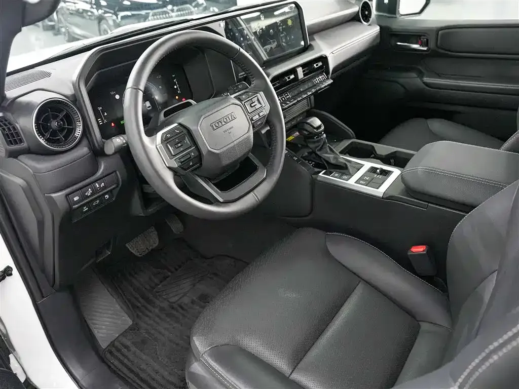 Toyota Prado — фото 10