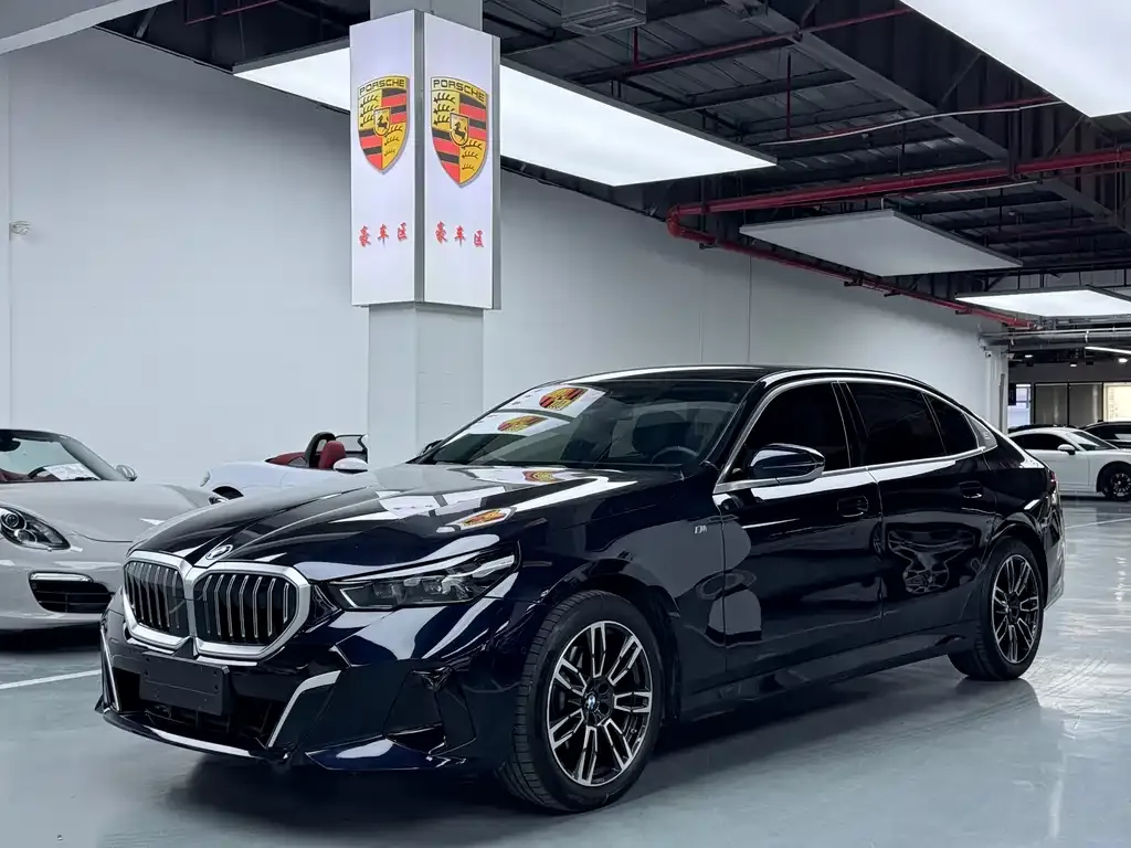 BMW 5 Series — фото 1