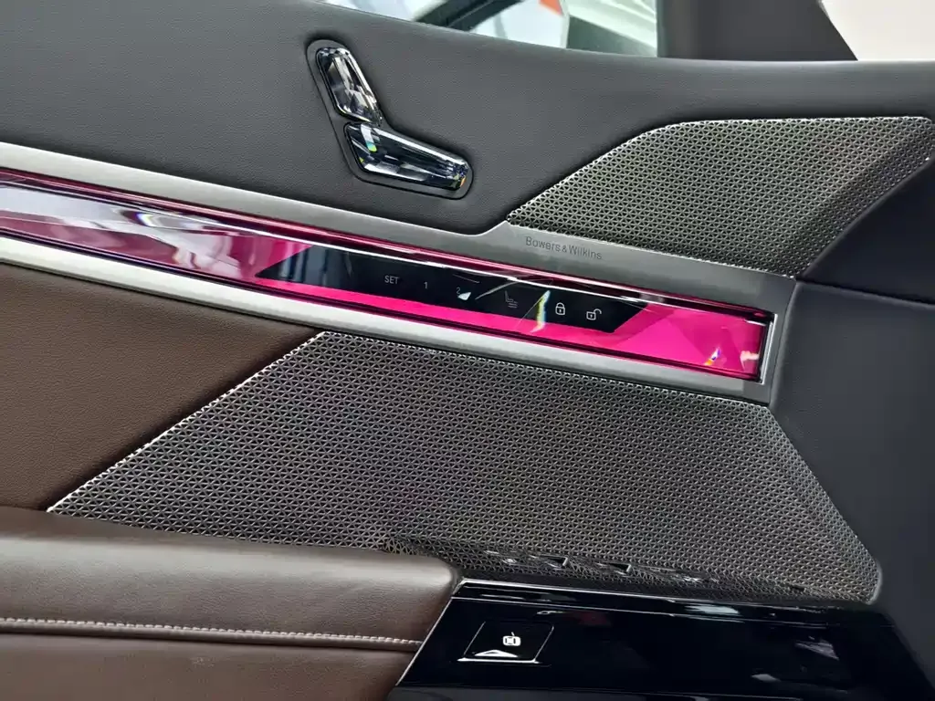 BMW 7 Series 2023 из CN, фото 10