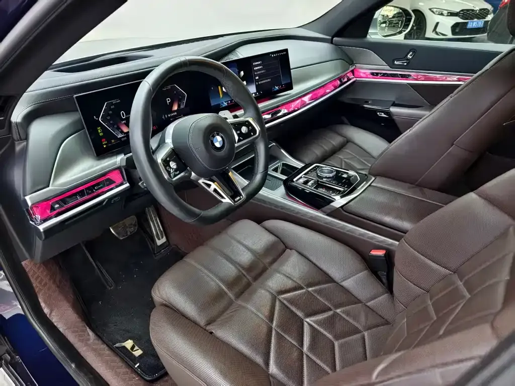 BMW 7 Series 2023 из CN, фото 9