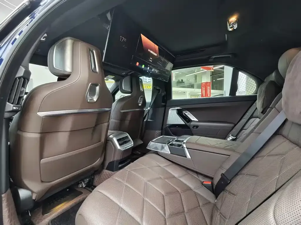 BMW 7 Series 2023 из CN, фото 6