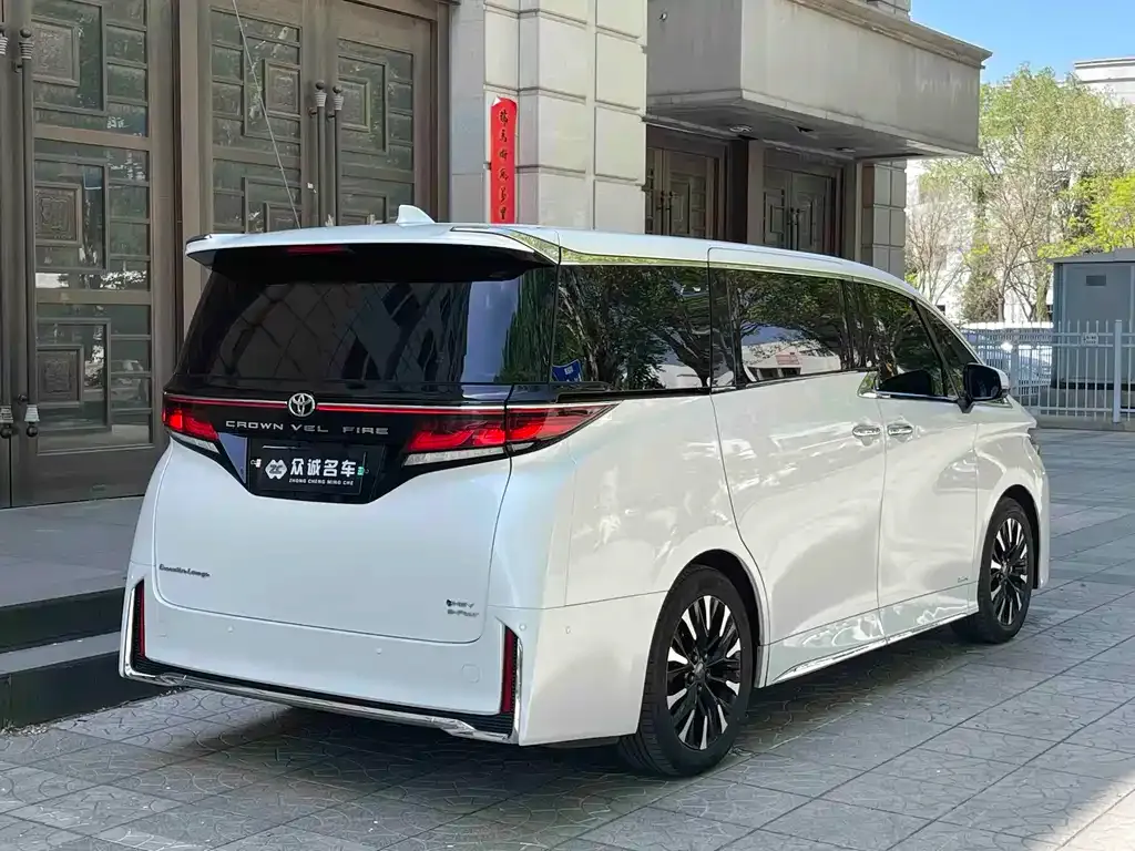 Toyota Vellfire — фото 4