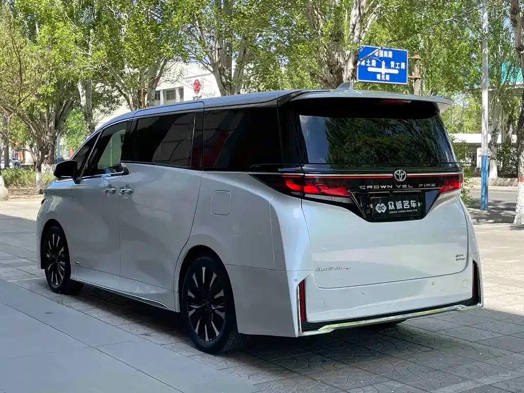 Toyota Vellfire — фото 6