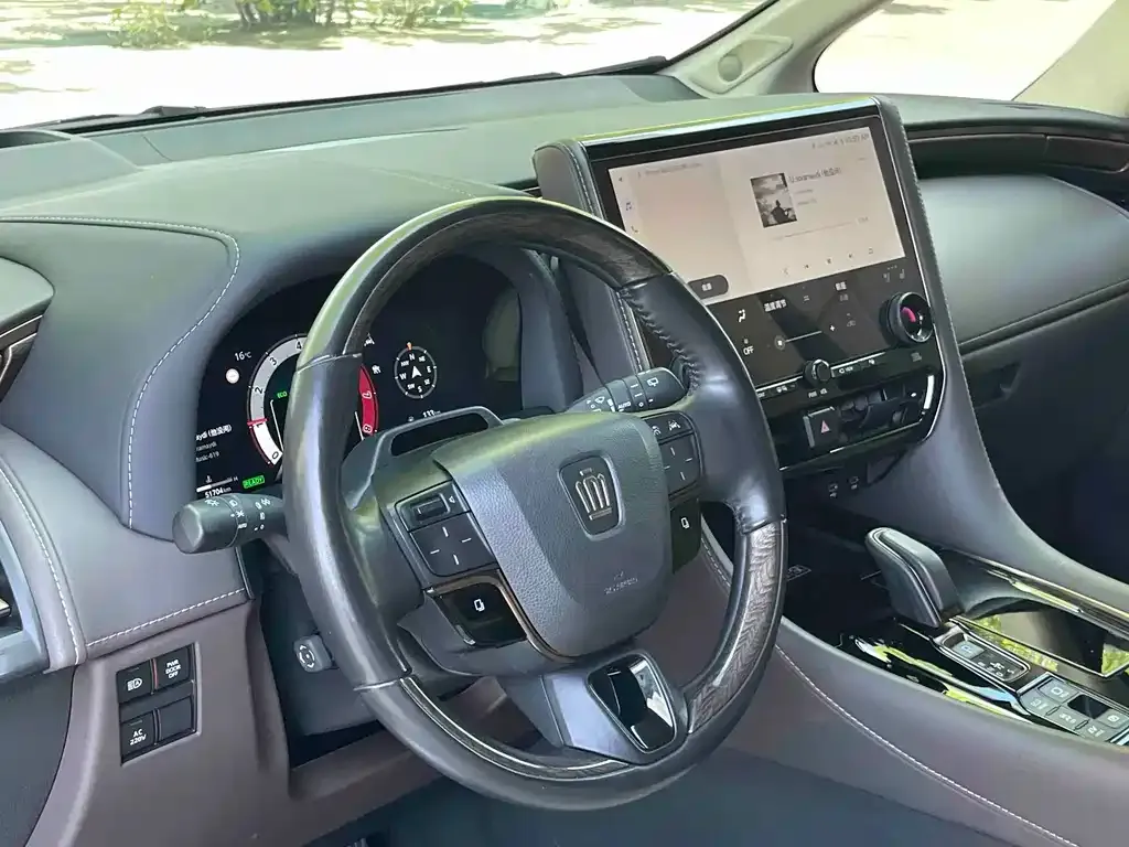 Toyota Vellfire — фото 5