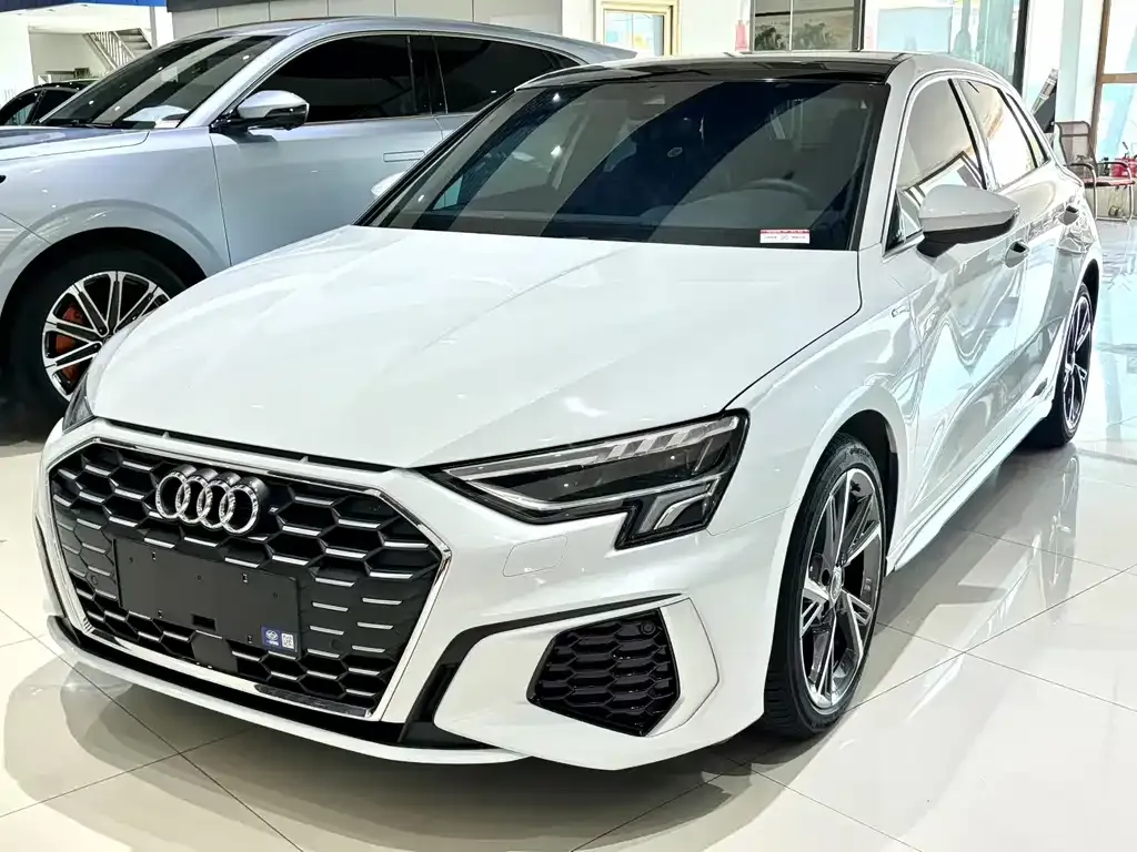Audi A3 — фото 1