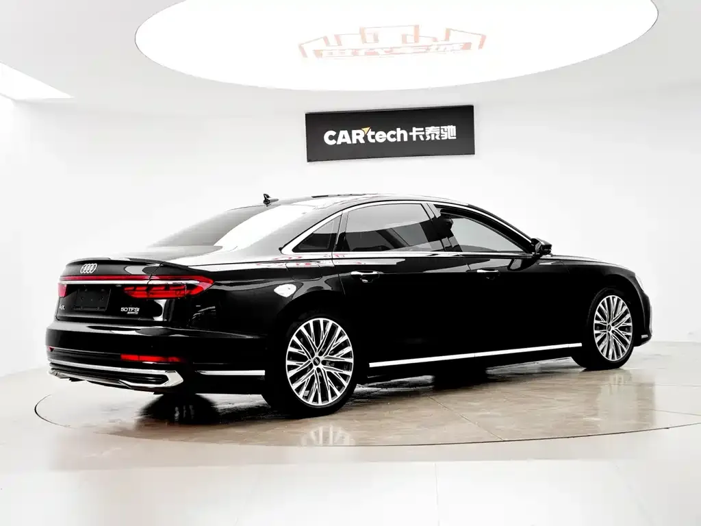 Audi A8 — фото 7
