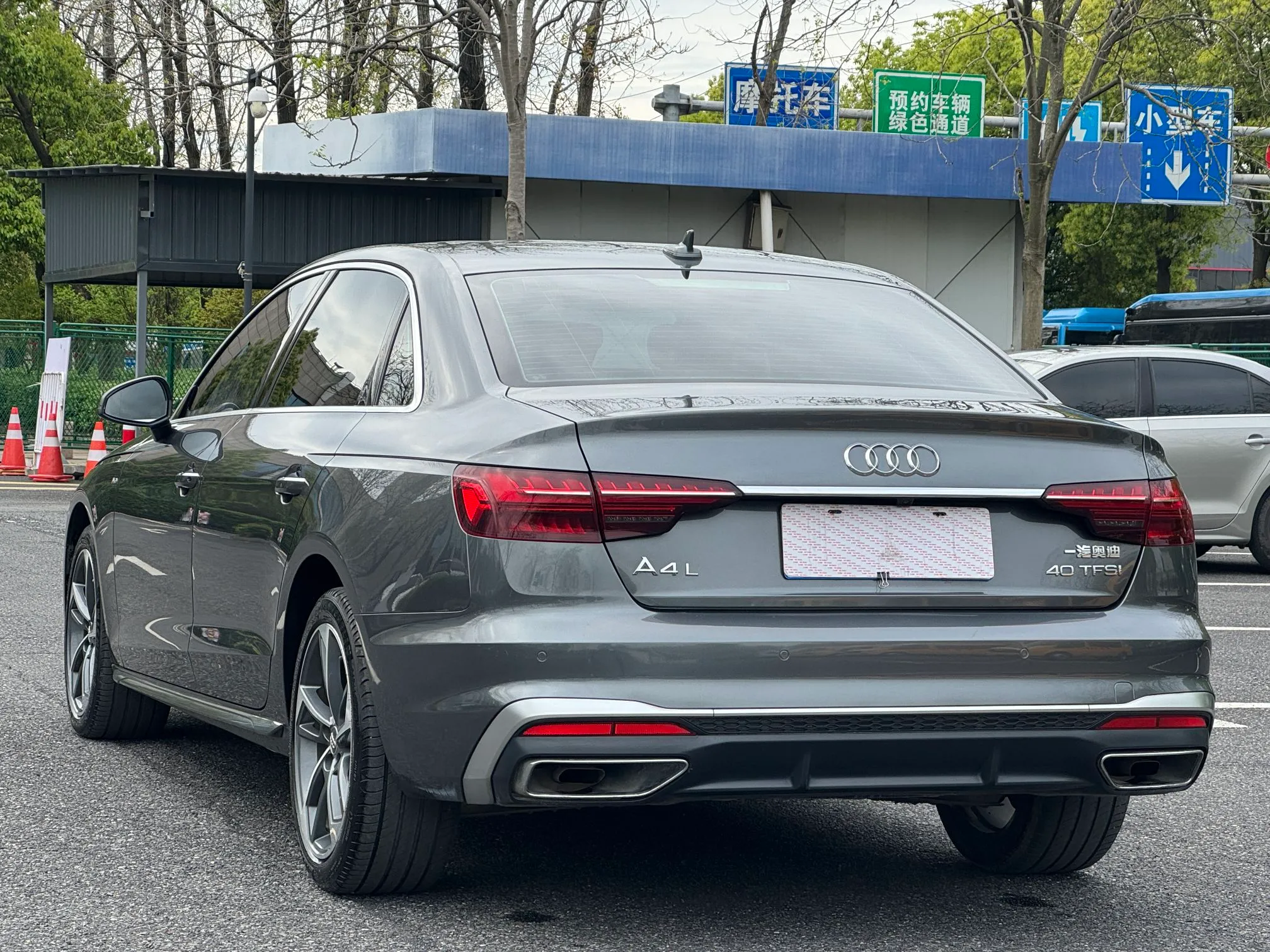 Audi A4L 2021 из CN, фото 9