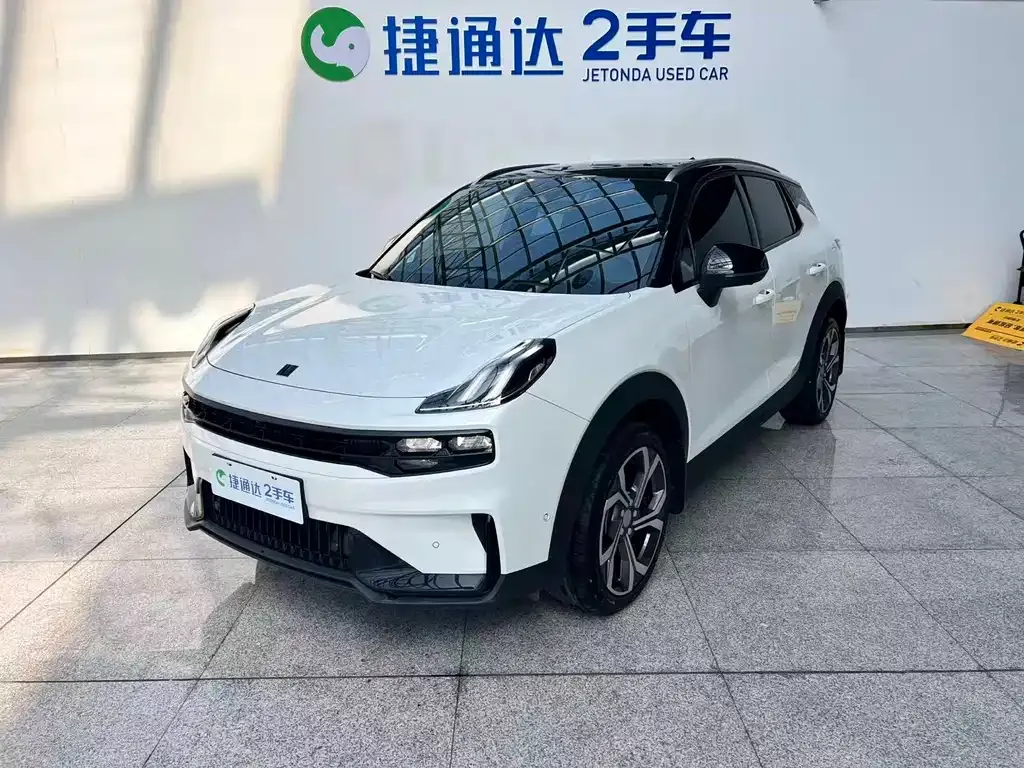 Lynk & Co 06