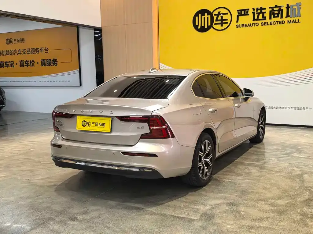 Volvo S60 2023 из CN, фото 4