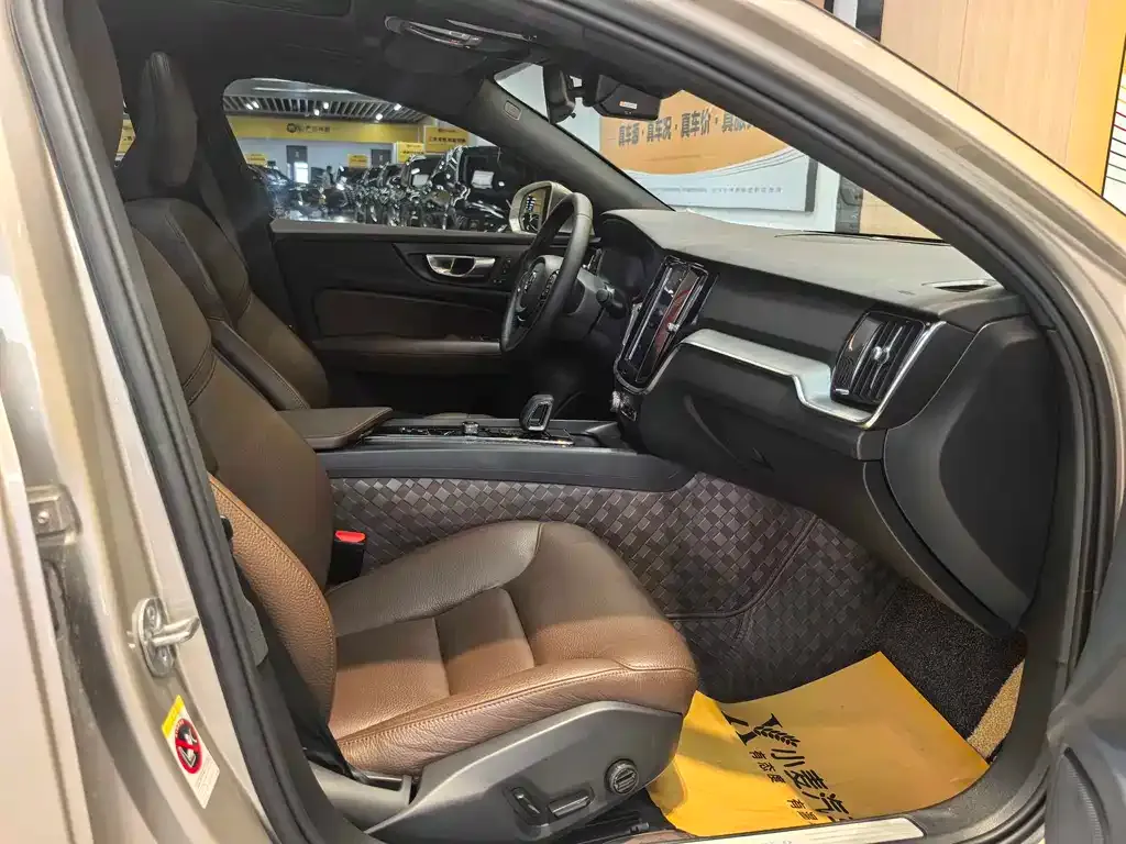 Volvo S60 2023 из CN, фото 9