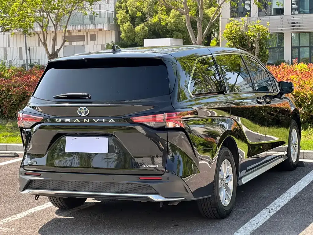 Toyota Granvia 2024 из CN, фото 7