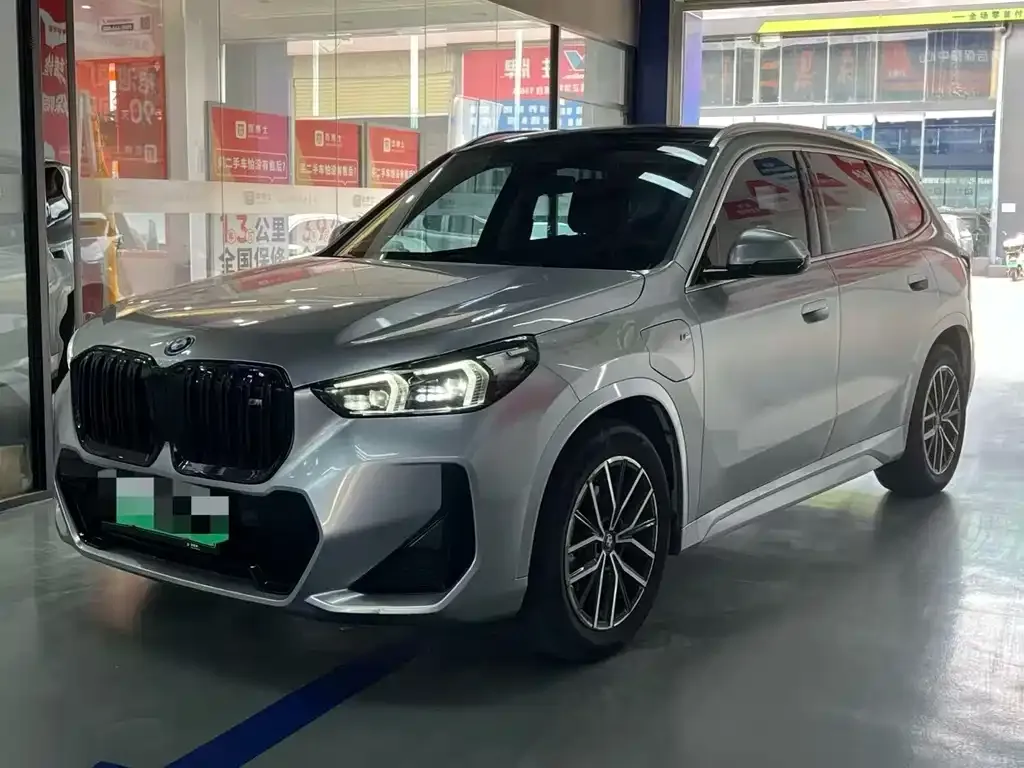 BMW iX1