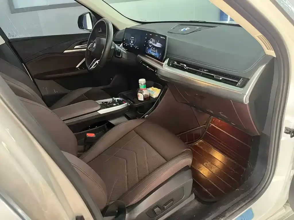 BMW iX1 2024 из CN, фото 5