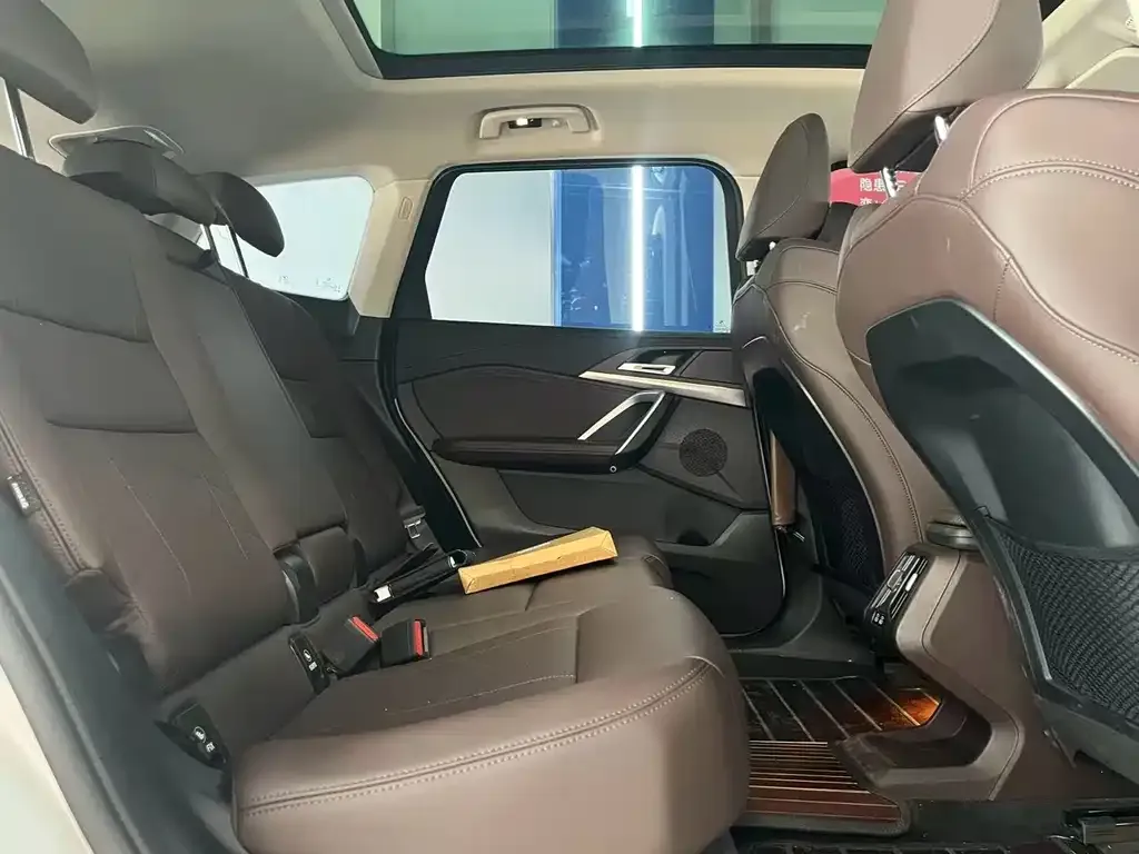 BMW iX1 2024 из CN, фото 2