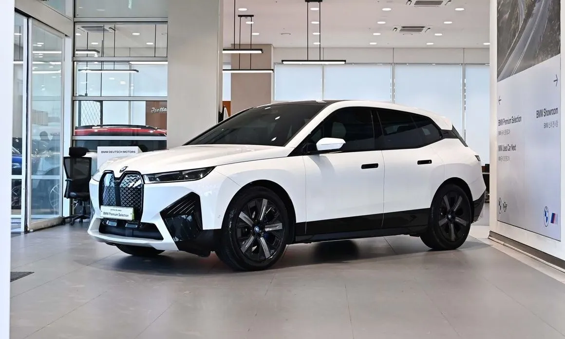 BMW iX