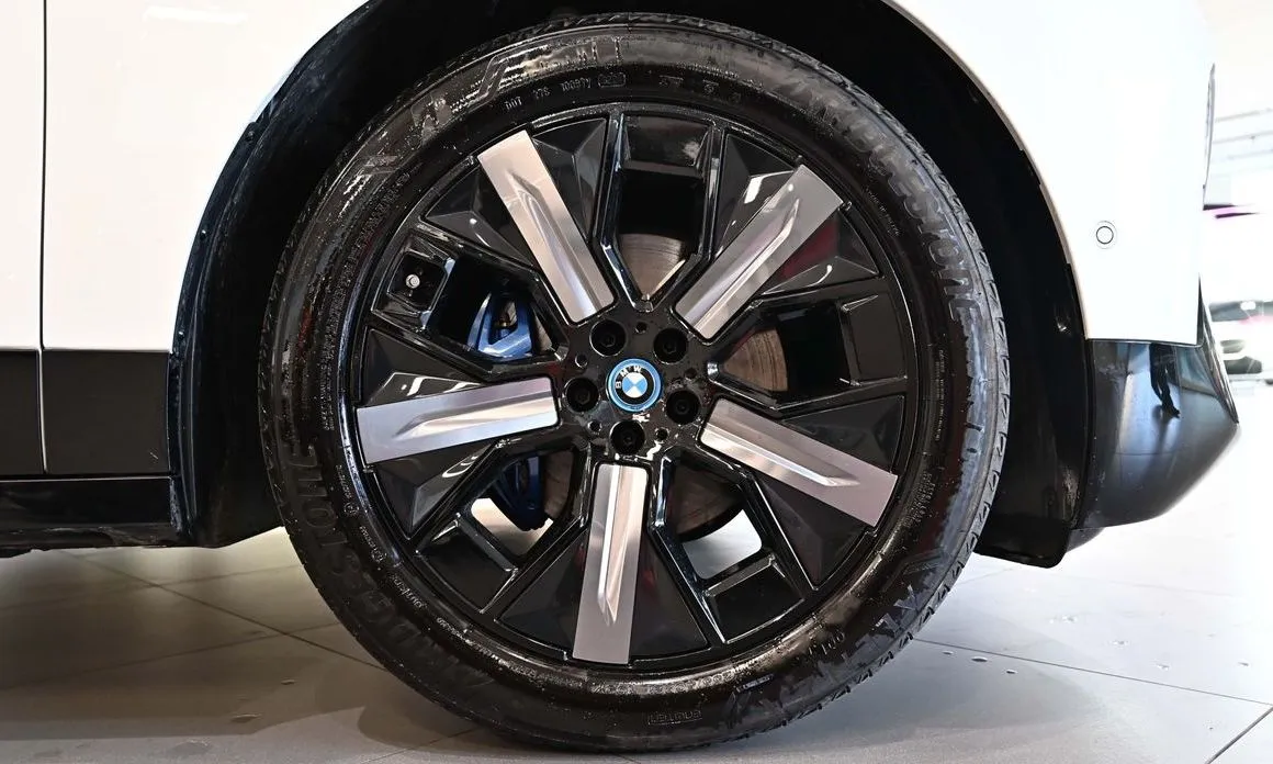 BMW iX 2025 из KR, фото 8