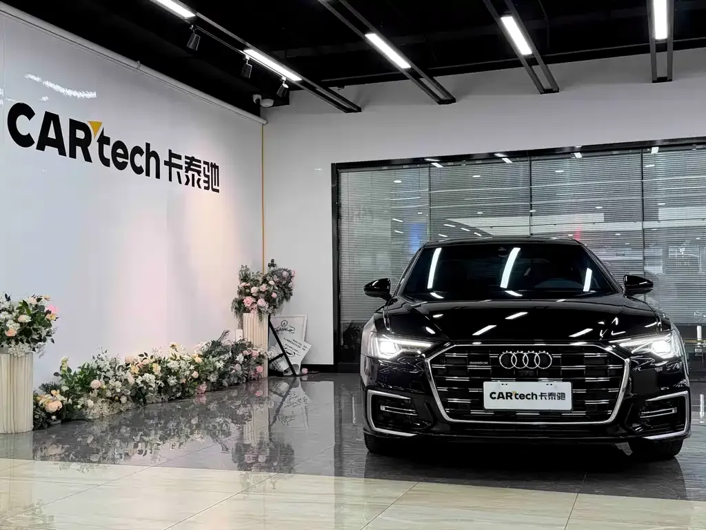 Audi A6L — фото 1