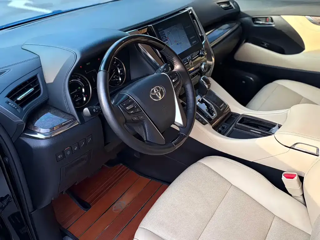 Toyota Vellfire — фото 9