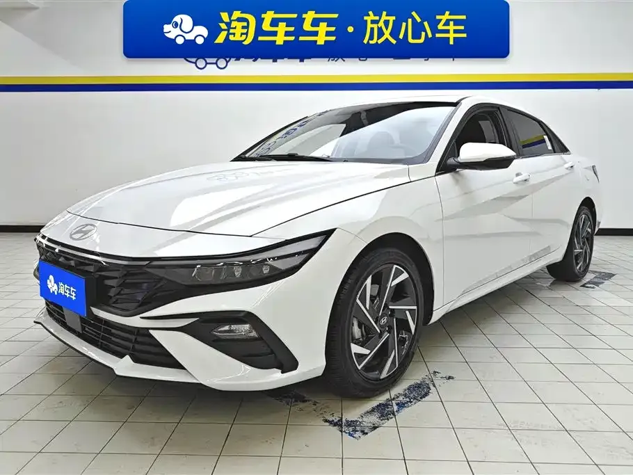 Hyundai Elantra — фото 1