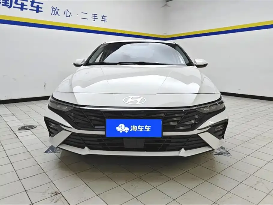 Hyundai Elantra — фото 8