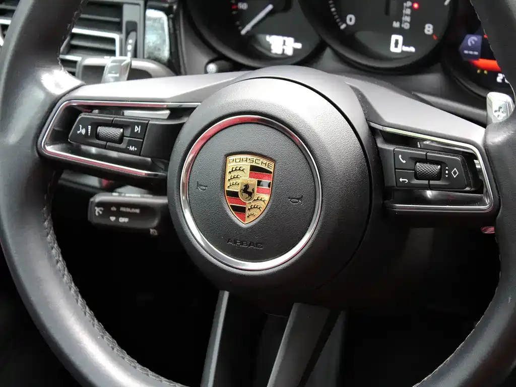 Porsche Macan — фото 9