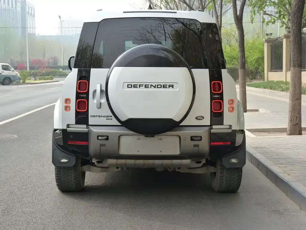 Land Rover Defender — фото 10