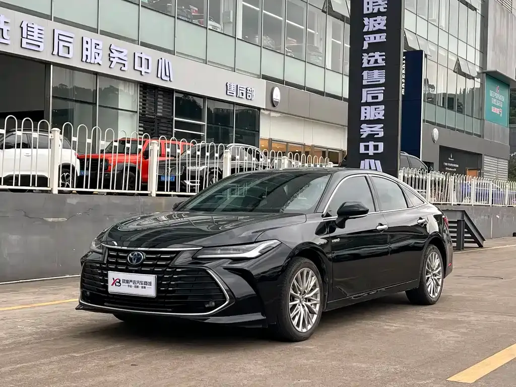Toyota Avalon — фото 1