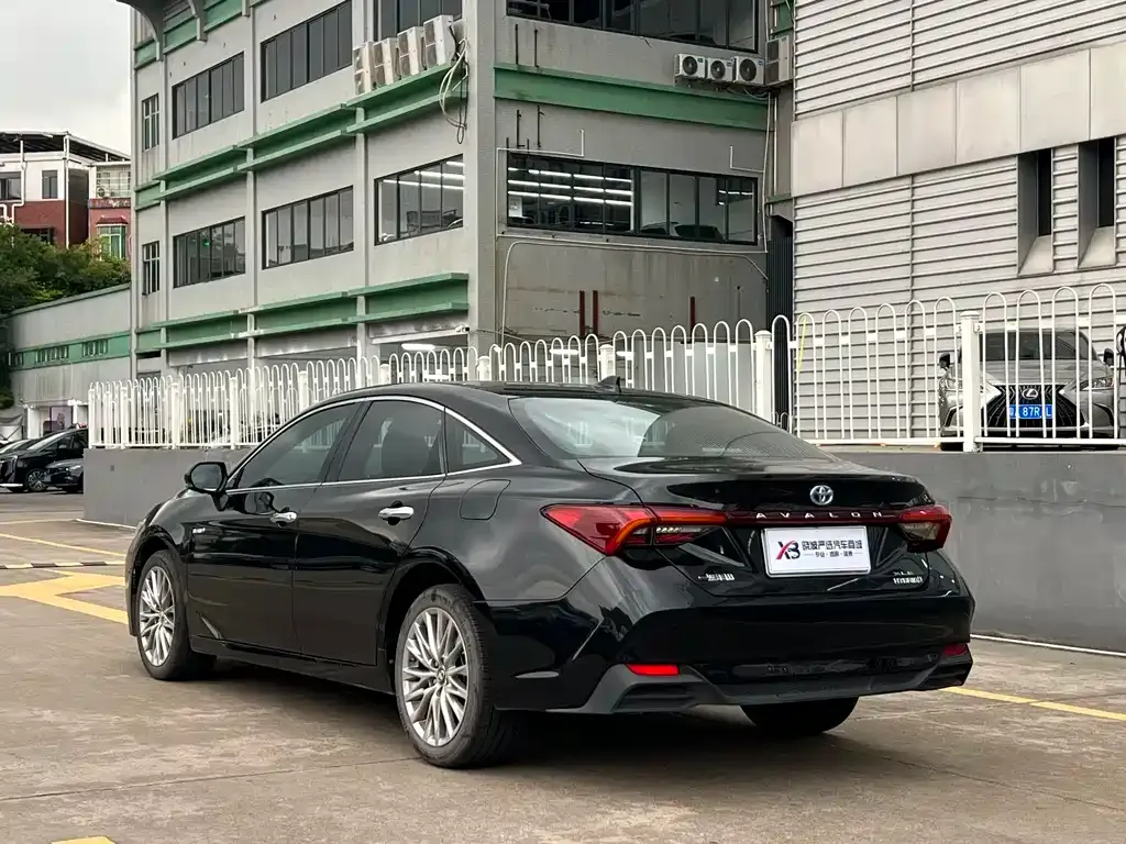 Toyota Avalon — фото 4