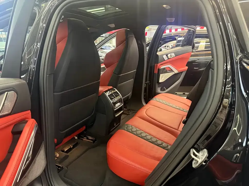BMW X6 M 2023 из CN, фото 3