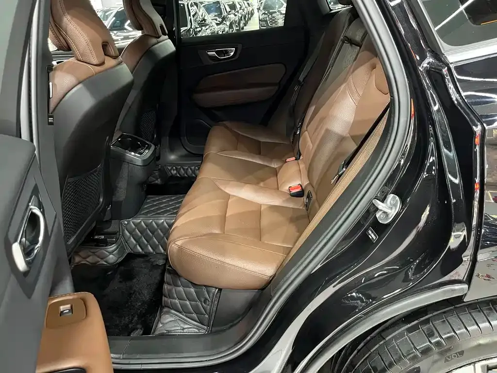 Volvo XC60 2024 из CN, фото 4