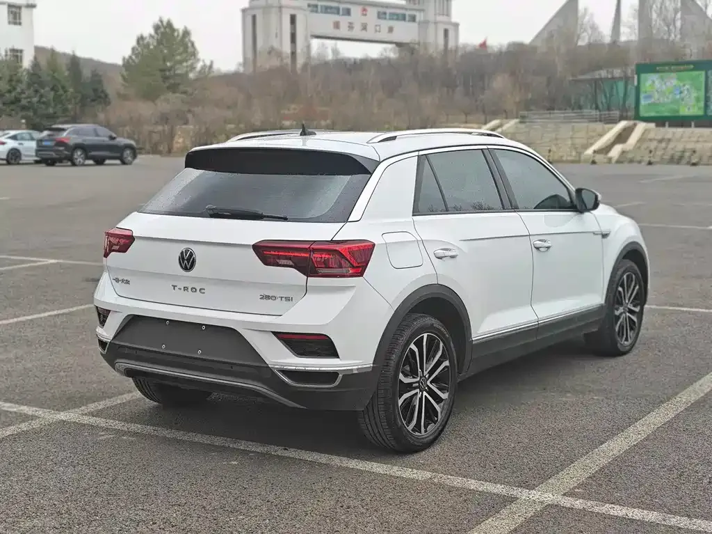 Volkswagen T-Roc — фото 7