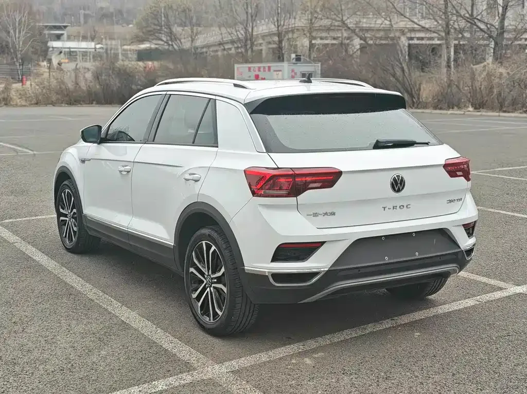 Volkswagen T-Roc — фото 10