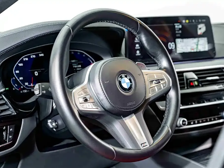 BMW 5 Series 2023 из CN, фото 4