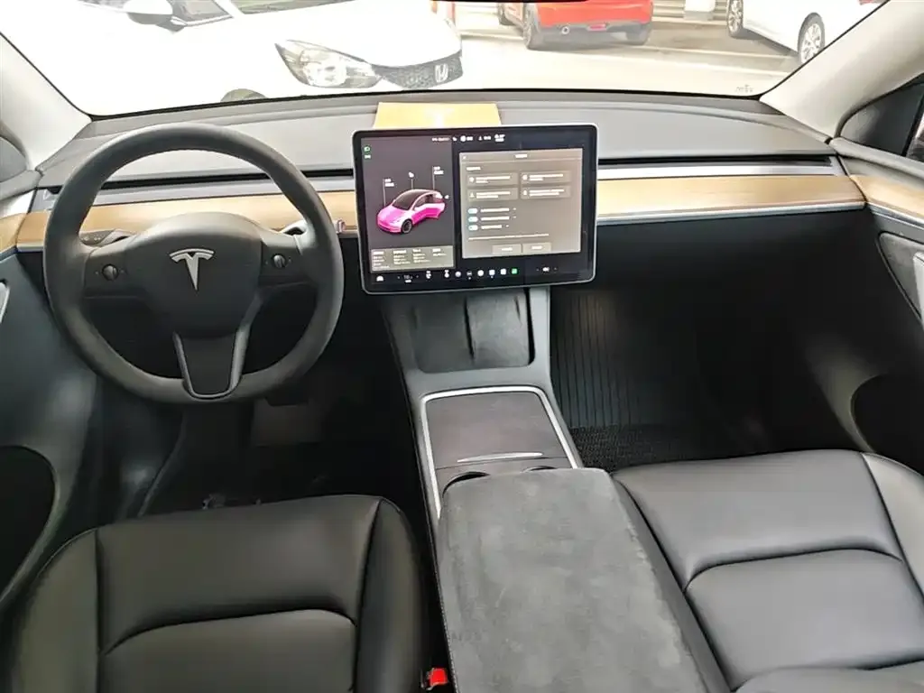 Tesla Model Y — фото 5