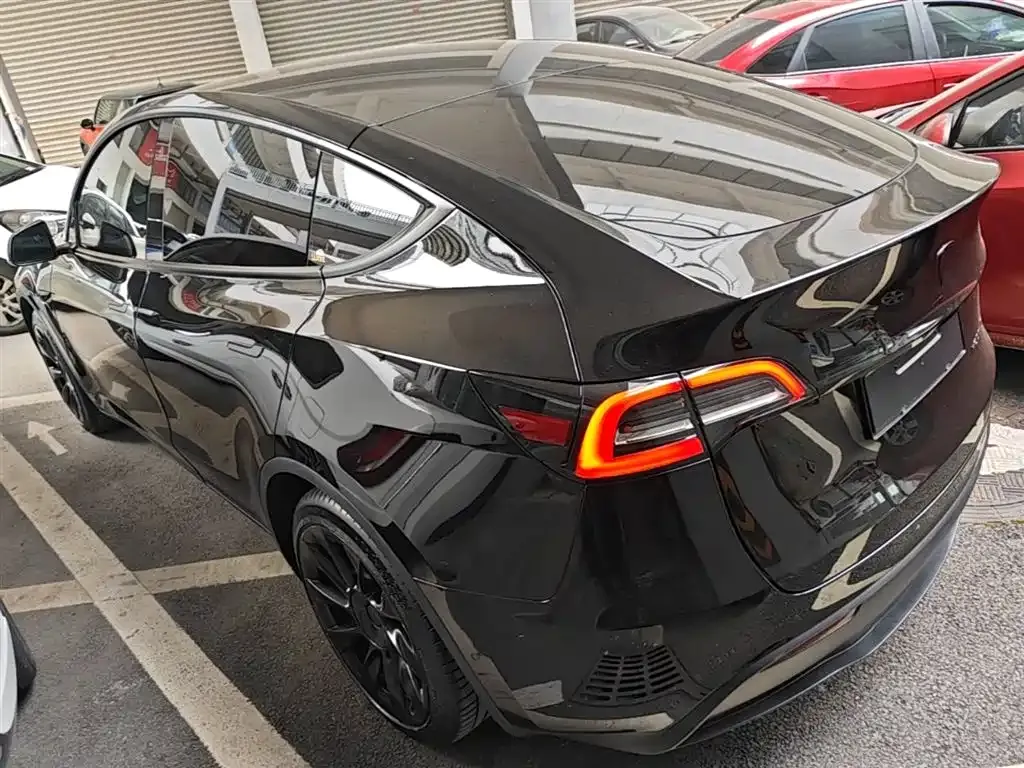 Tesla Model Y — фото 7