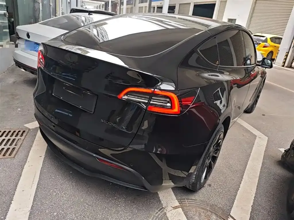 Tesla Model Y — фото 3