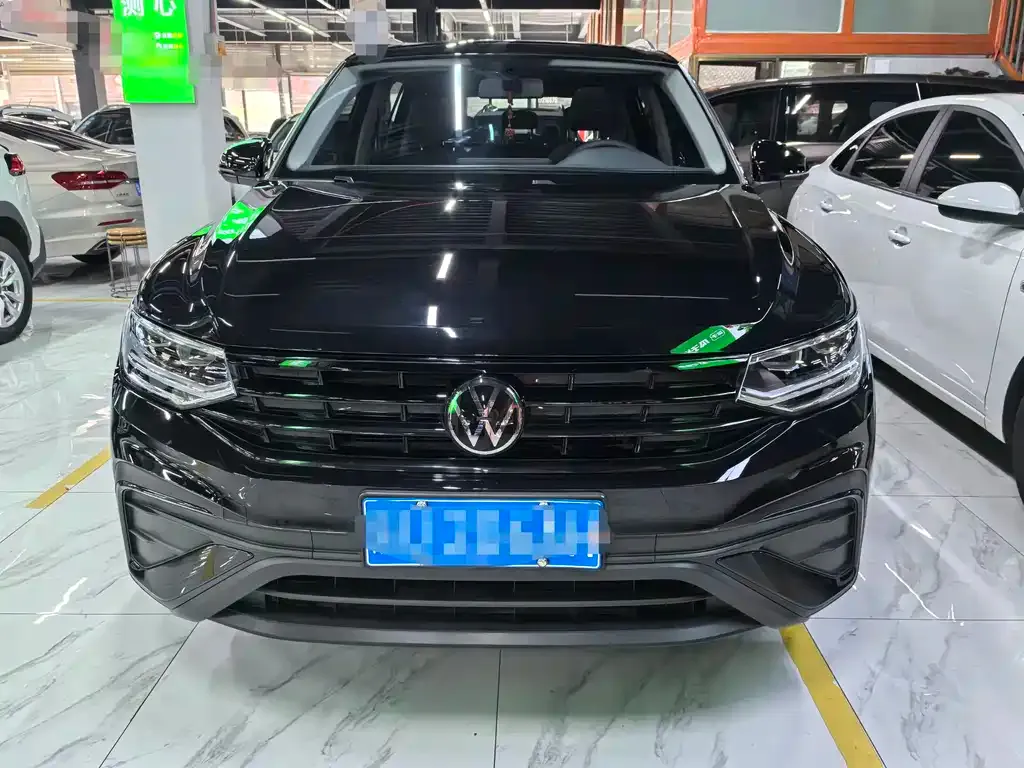 Volkswagen Tiguan L — фото 9