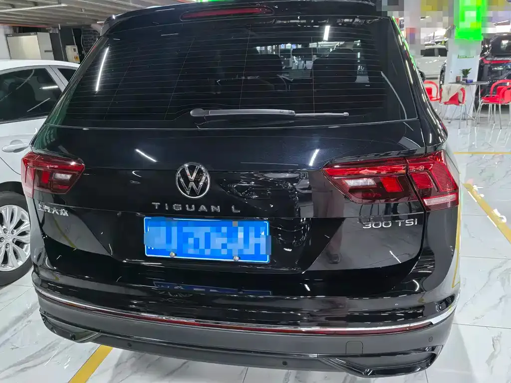 Volkswagen Tiguan L — фото 3