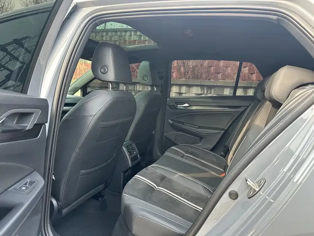 Volkswagen Golf 2022 из CN, фото 2