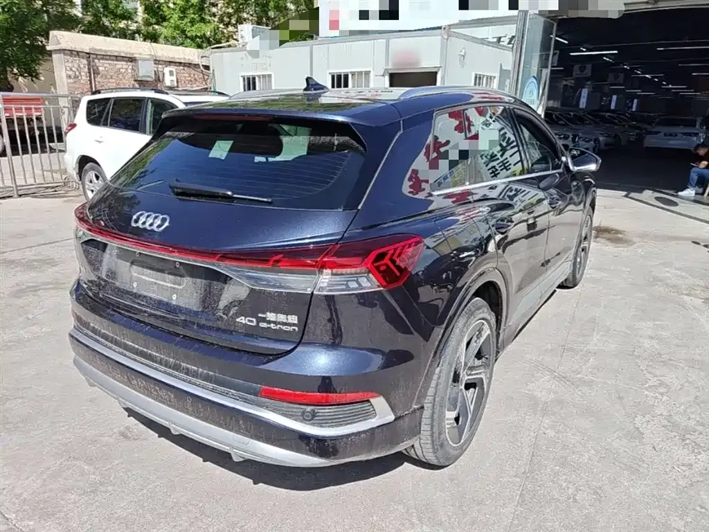 Audi Q4 e-tron — фото 10