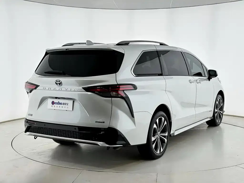 Toyota Granvia 2024 из CN, фото 4