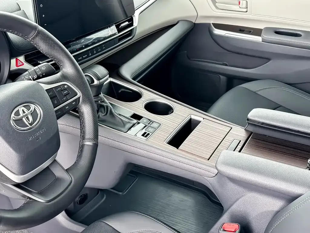 Toyota Granvia 2024 из CN, фото 7