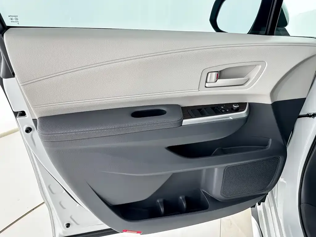 Toyota Granvia 2024 из CN, фото 3