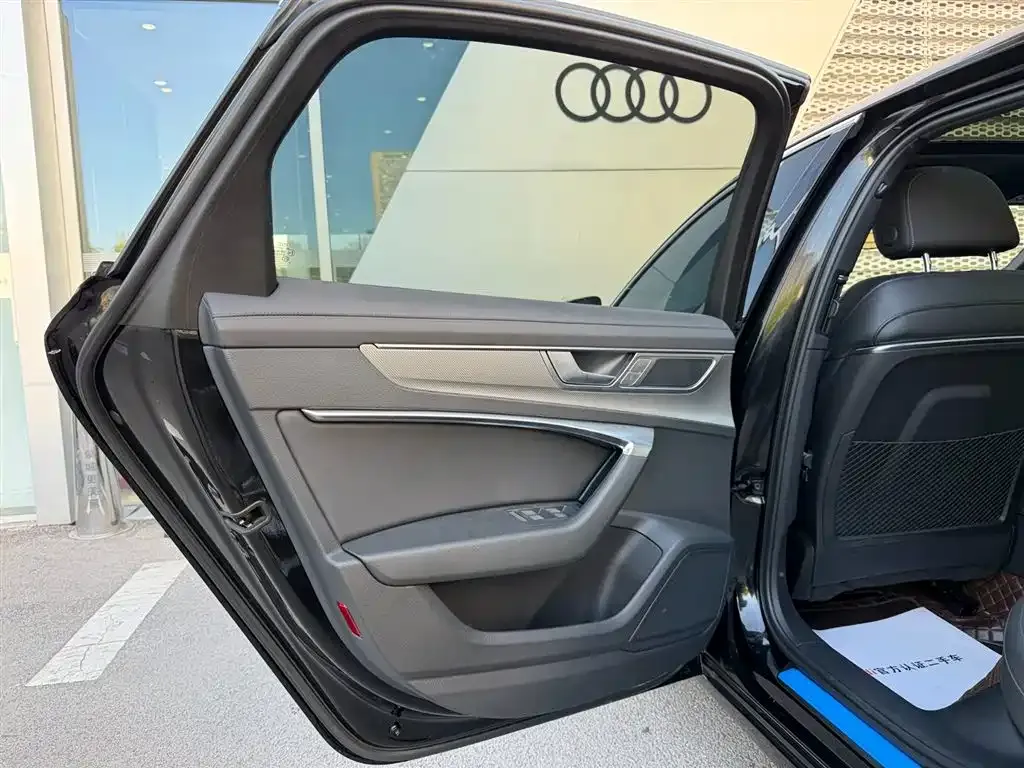 Audi A6L 2023 из CN, фото 3