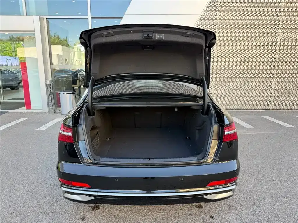 Audi A6L 2023 из CN, фото 4