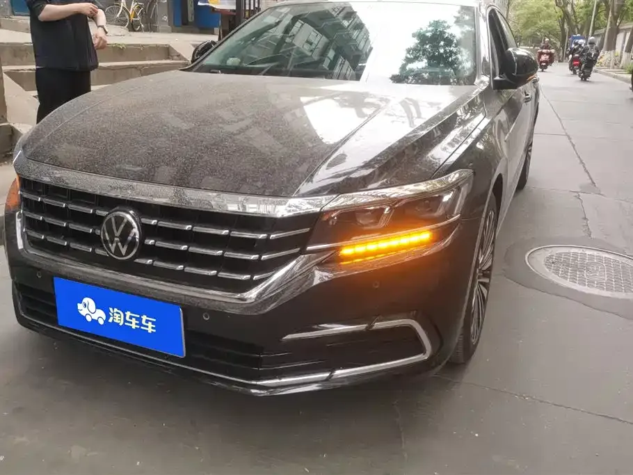 Volkswagen Passat — фото 1