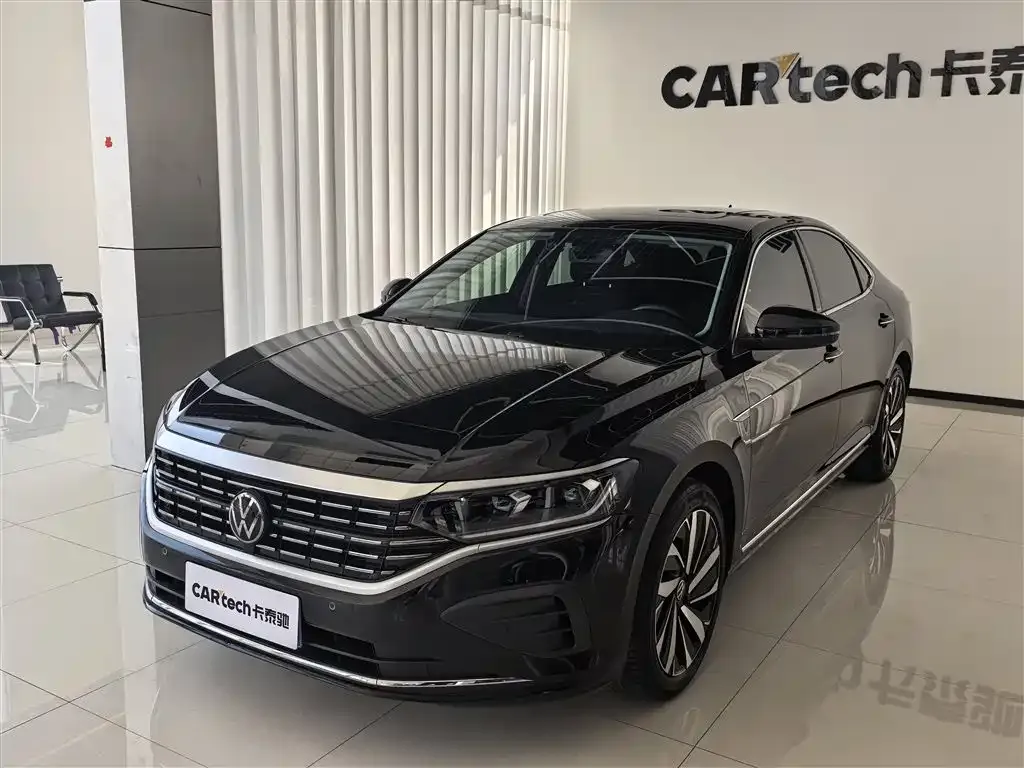 Volkswagen Passat — фото 1