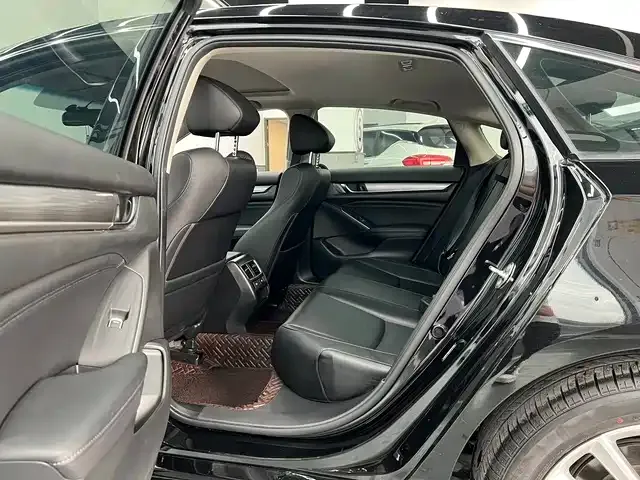 Honda Accord — фото 10